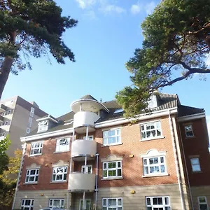 Walking Distance To , Close To Town Center Bournemouth